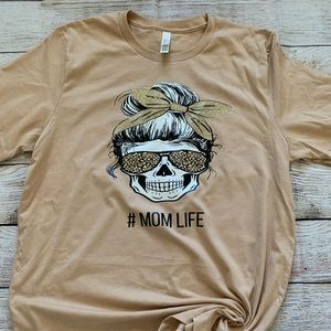 Mom life graphic tee